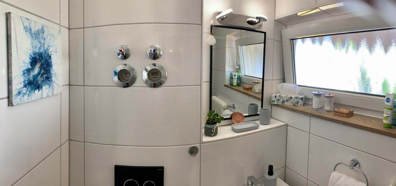 'Das Kleine Feine' - Ruhige, Helle Ferienwohnung Mit Parkplatz Und Balkon Pforzheim Exterior photo