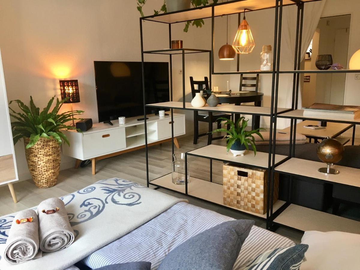 'Das Kleine Feine' - Ruhige, Helle Ferienwohnung Mit Parkplatz Und Balkon Pforzheim Exterior photo